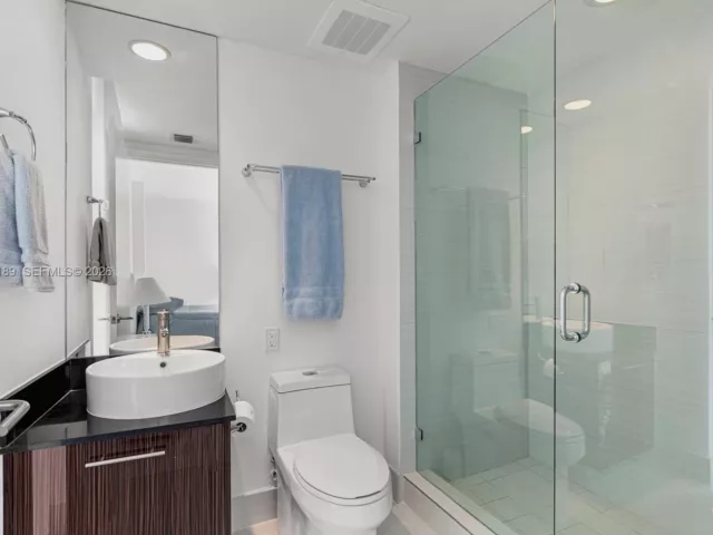 3-bedroom condo for rent in Hollywood - 3951 S Ocean Dr 1001 - MondialRealty