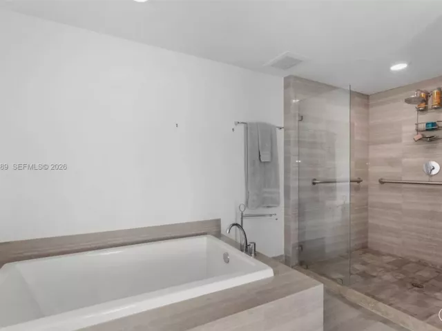 3-bedroom condo for rent in Hollywood - 3951 S Ocean Dr 1001 - MondialRealty