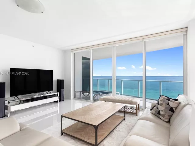 3-bedroom condo for rent in Hollywood - 3951 S Ocean Dr 1001 - MondialRealty