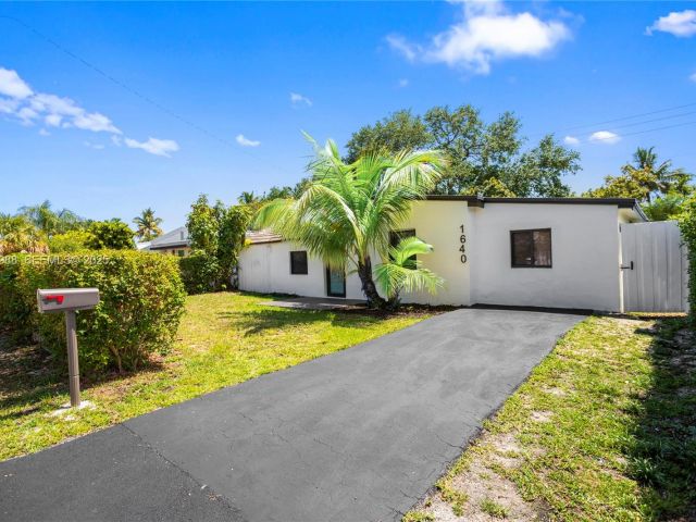 Home for rent at 1640 NE 183 ST - photo 7445328