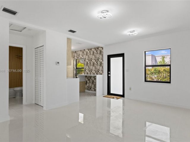 Home for rent at 1640 NE 183 ST - photo 7445334