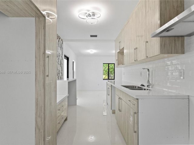 Home for rent at 1640 NE 183 ST - photo 7445338