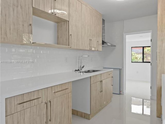 Home for rent at 1640 NE 183 ST - photo 7445340