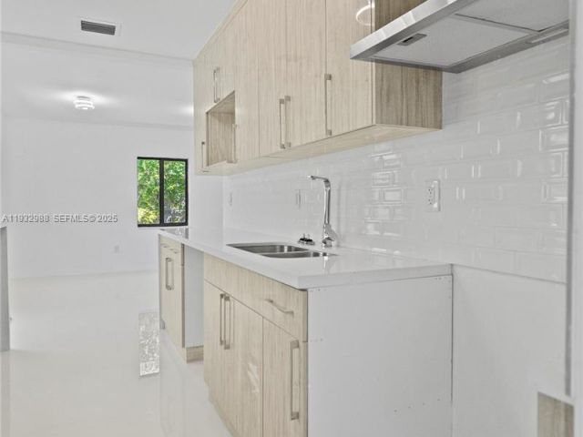 Home for rent at 1640 NE 183 ST - photo 7445341