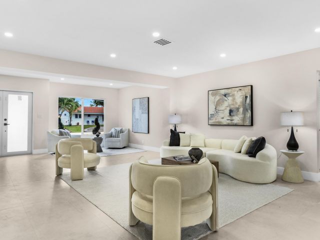 Home for sale at 965 SE 10th Court - photo 6921052