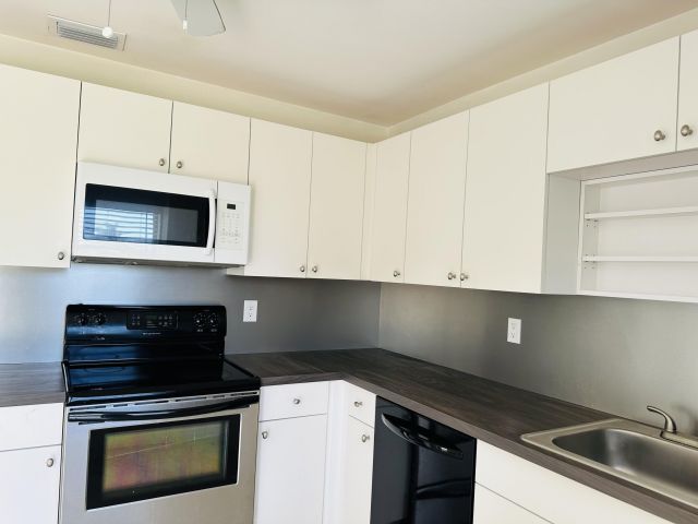 Home for rent at 270 NW 10th Street - photo 6915074