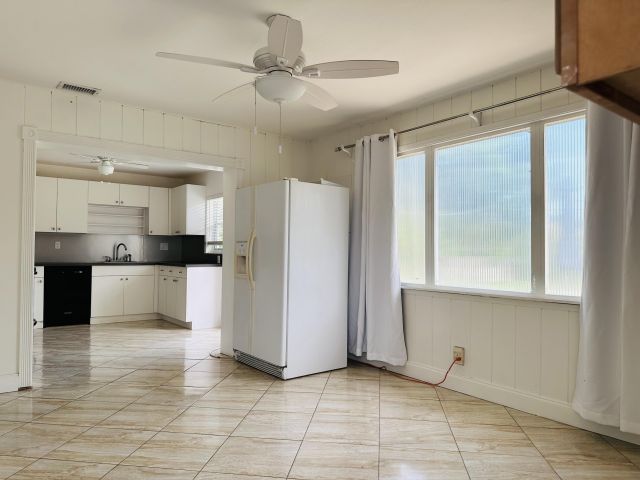 Home for rent at 270 NW 10th Street - photo 6915075