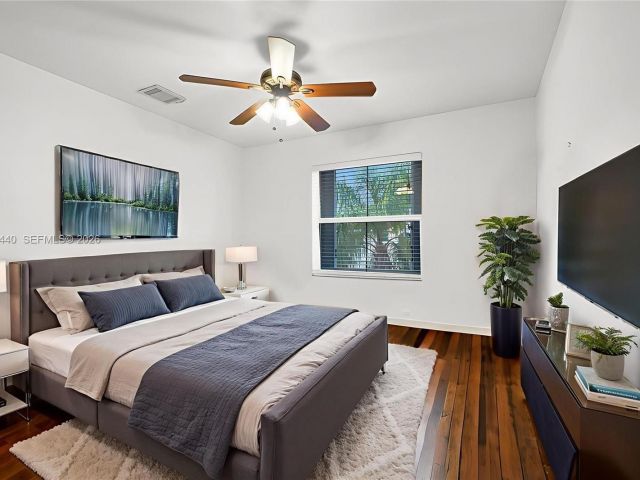 Home for rent at 1046 Satinleaf St - photo 7473400