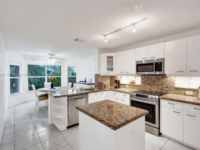 Home for rent at 1046 Satinleaf St - photo 7473406