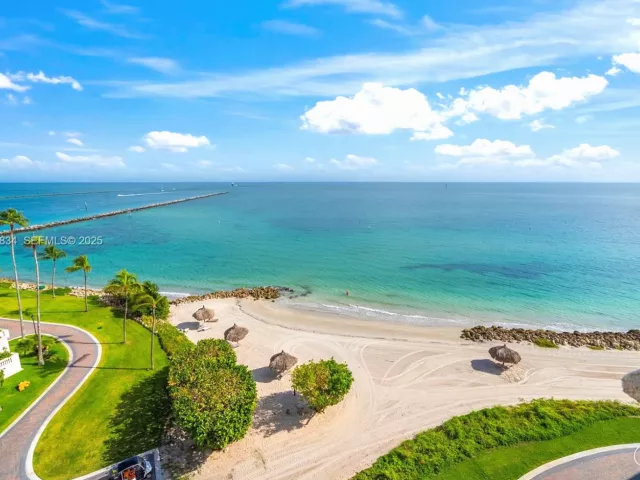 5-bedroom condo for rent in Miami Beach - 7471 Fisher Island Dr 7471 - MondialRealty