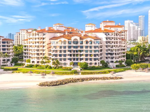 5-bedroom condo for rent in Miami Beach - 7471 Fisher Island Dr 7471 - MondialRealty