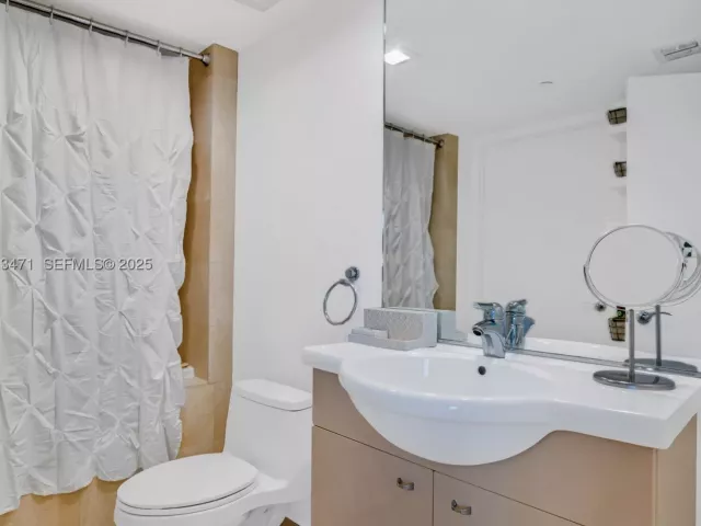 1-bedroom condo for rent in Hallandale Beach - 1830 S Ocean Dr 4707 - MondialRealty