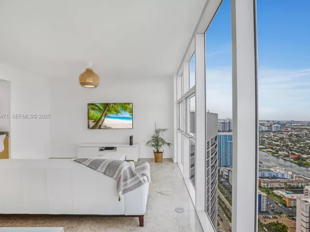 1-bedroom condo for rent in Hallandale Beach - 1830 S Ocean Dr 4707 - MondialRealty