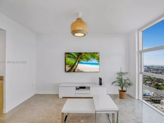 1-bedroom condo for rent in Hallandale Beach - 1830 S Ocean Dr 4707 - MondialRealty