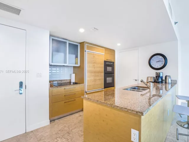 1-bedroom condo for rent in Hallandale Beach - 1830 S Ocean Dr 4707 - MondialRealty