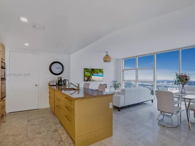 1-bedroom condo for rent in Hallandale Beach - 1830 S Ocean Dr 4707 - MondialRealty