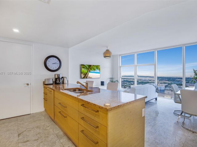 Apartment for rent  Unit #4707 - photo 6917176