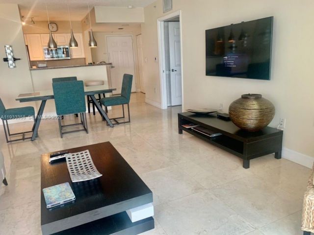 1-bedroom condo for rent in Miami - 1155 Brickell Bay Dr 705 - MondialRealty