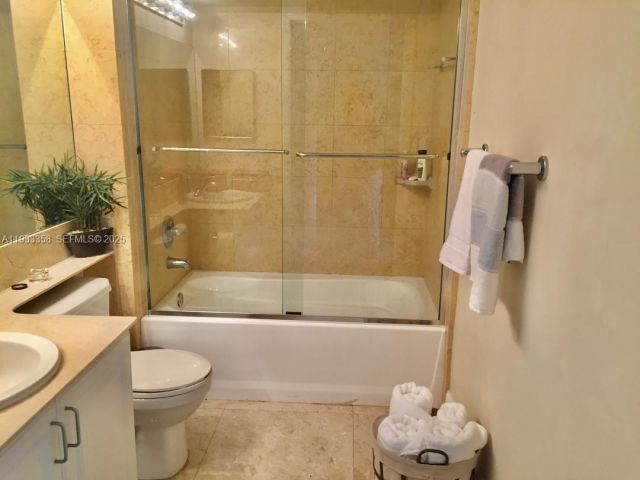 1-bedroom condo for rent in Miami - 1155 Brickell Bay Dr 705 - MondialRealty