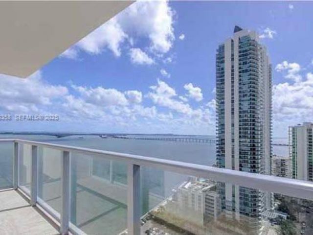 1-bedroom condo for rent in Miami - 1155 Brickell Bay Dr 705 - MondialRealty