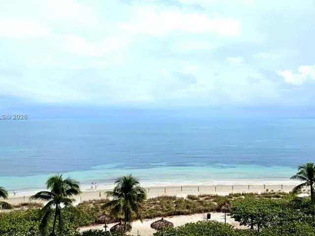 2-bedroom condo for sale in Key Biscayne - 1111 Crandon Blvd A504 - MondialRealty