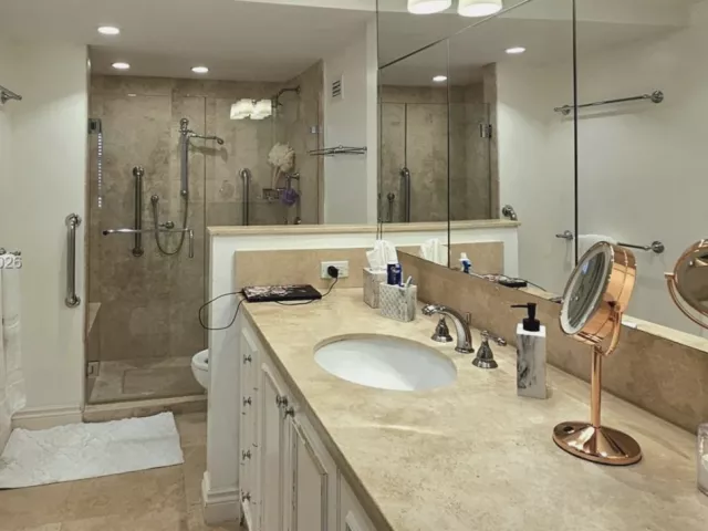 2-bedroom condo for sale in Key Biscayne - 1111 Crandon Blvd A504 - MondialRealty