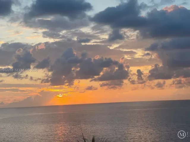 2-bedroom condo for sale in Key Biscayne - 1111 Crandon Blvd A504 - MondialRealty