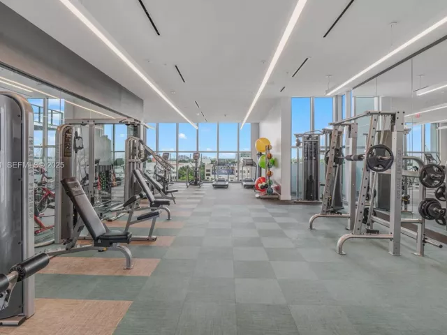 1-bedroom condo for rent in Miami - 3900 Biscayne Blvd S-904 - MondialRealty