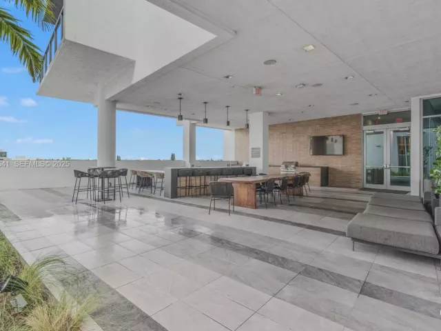 1-bedroom condo for rent in Miami - 3900 Biscayne Blvd S-904 - MondialRealty