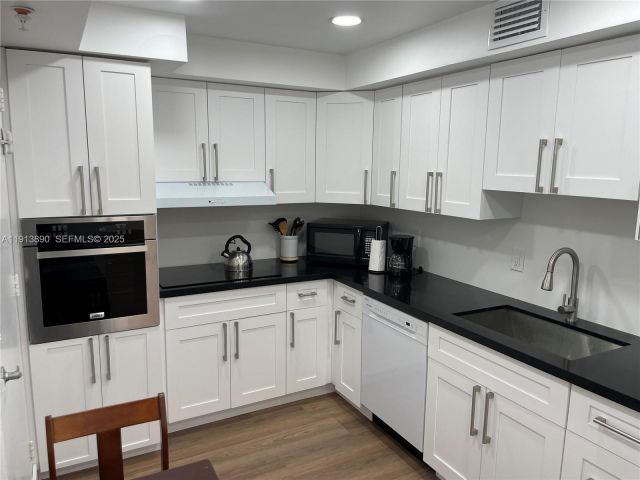 Apartment for rent  Unit #11T - photo 6916730