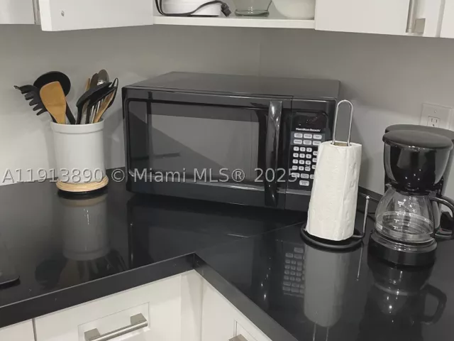1-bedroom condo for rent in Lauderdale By The Sea - 3801 S Ocean Dr 11T - MondialRealty