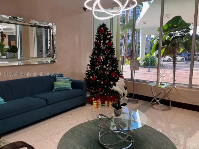 1-bedroom condo for rent in Lauderdale By The Sea - 3801 S Ocean Dr 11T - MondialRealty