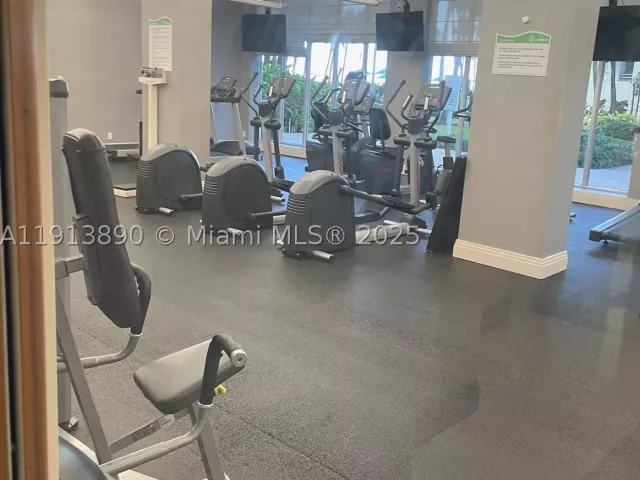 1-bedroom condo for rent in Lauderdale By The Sea - 3801 S Ocean Dr 11T - MondialRealty