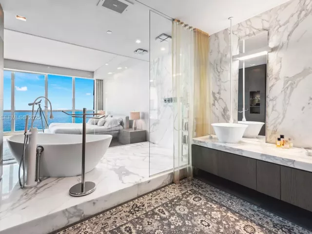3-bedroom condo for rent in Bal Harbour -  - MondialRealty
