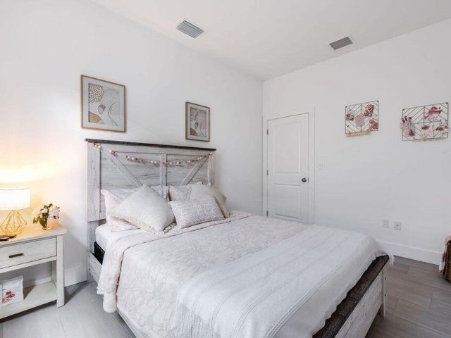 Home for rent at 3514 Hiawatha Avenue - photo 6916393