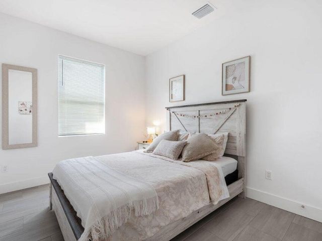 Home for rent at 3514 Hiawatha Avenue - photo 6916394