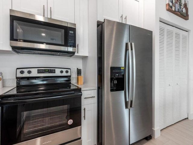 Home for rent at 3514 Hiawatha Avenue - photo 6916402