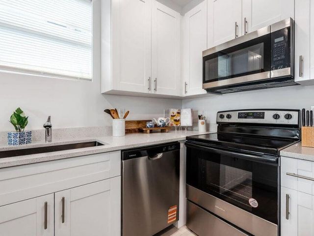 Home for rent at 3514 Hiawatha Avenue - photo 6916403