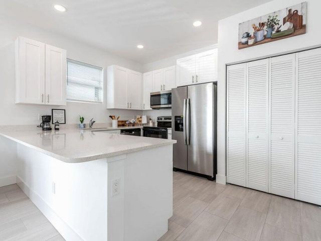 Home for rent at 3514 Hiawatha Avenue - photo 6916405