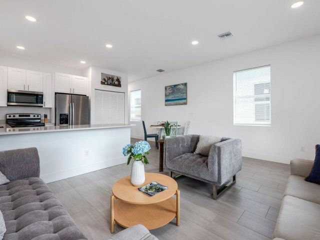 Home for rent at 3514 Hiawatha Avenue - photo 6916406