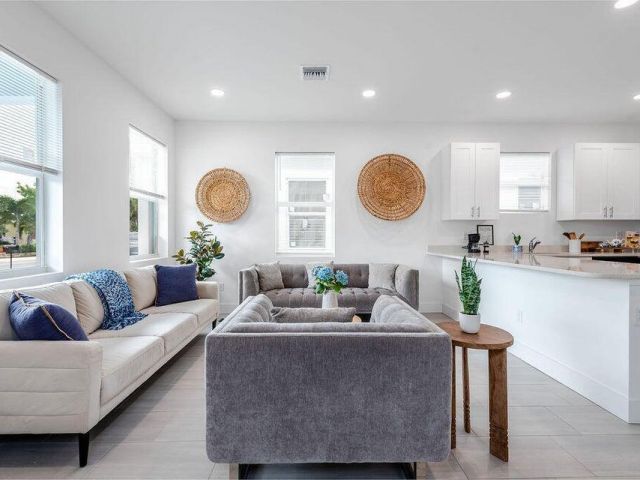 Home for rent at 3514 Hiawatha Avenue - photo 6916408