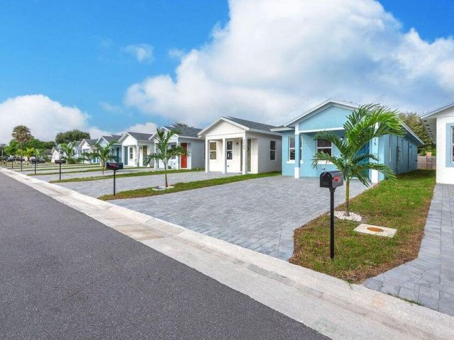 Home for rent at 3514 Hiawatha Avenue - photo 6916409