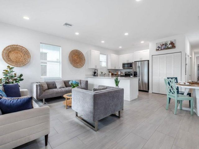 Home for rent at 3514 Hiawatha Avenue - photo 6916411