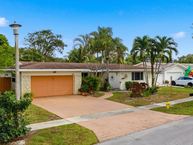 Home for sale at 1811 NW 119th Avenue - photo 6920443