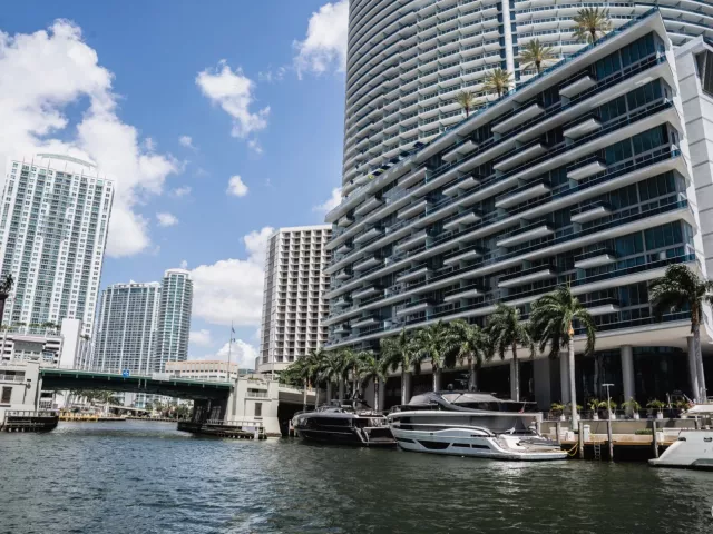 2-bedroom condo for sale in Miami - 495 Brickell Avenue 911 - MondialRealty