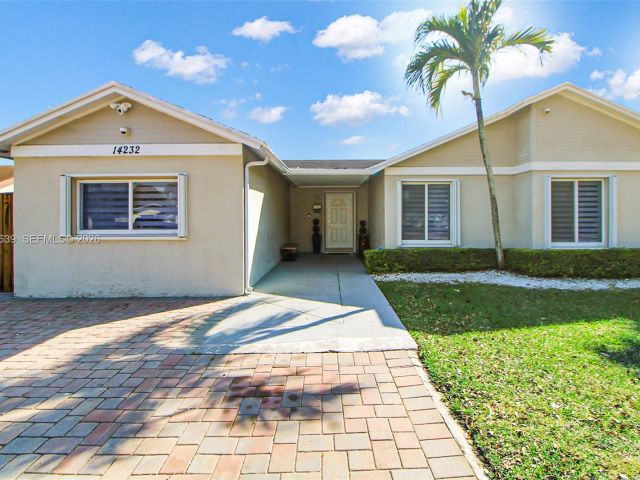 5-bedroom home for sale in Miami - 14232 SW 155th St - MondialRealty