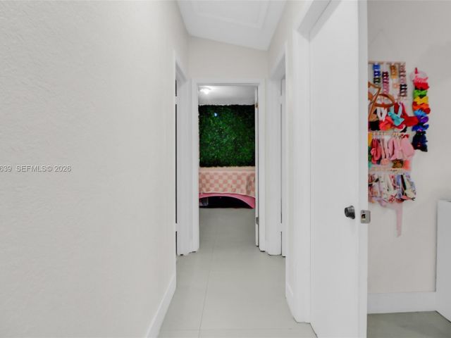 5-bedroom home for sale in Miami - 14232 SW 155th St - MondialRealty