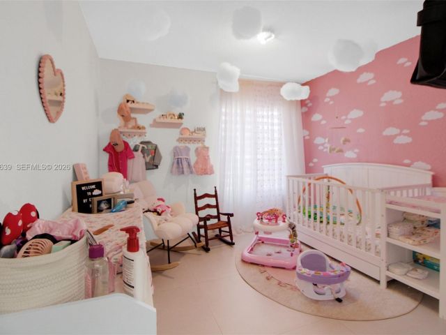 5-bedroom home for sale in Miami - 14232 SW 155th St - MondialRealty