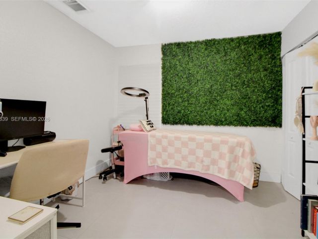 5-bedroom home for sale in Miami - 14232 SW 155th St - MondialRealty