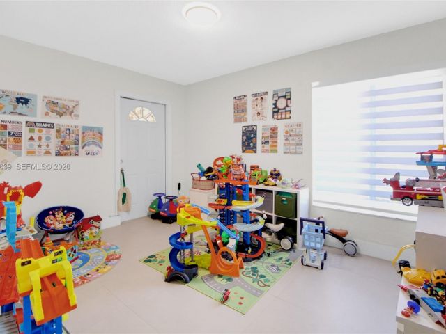 5-bedroom home for sale in Miami - 14232 SW 155th St - MondialRealty